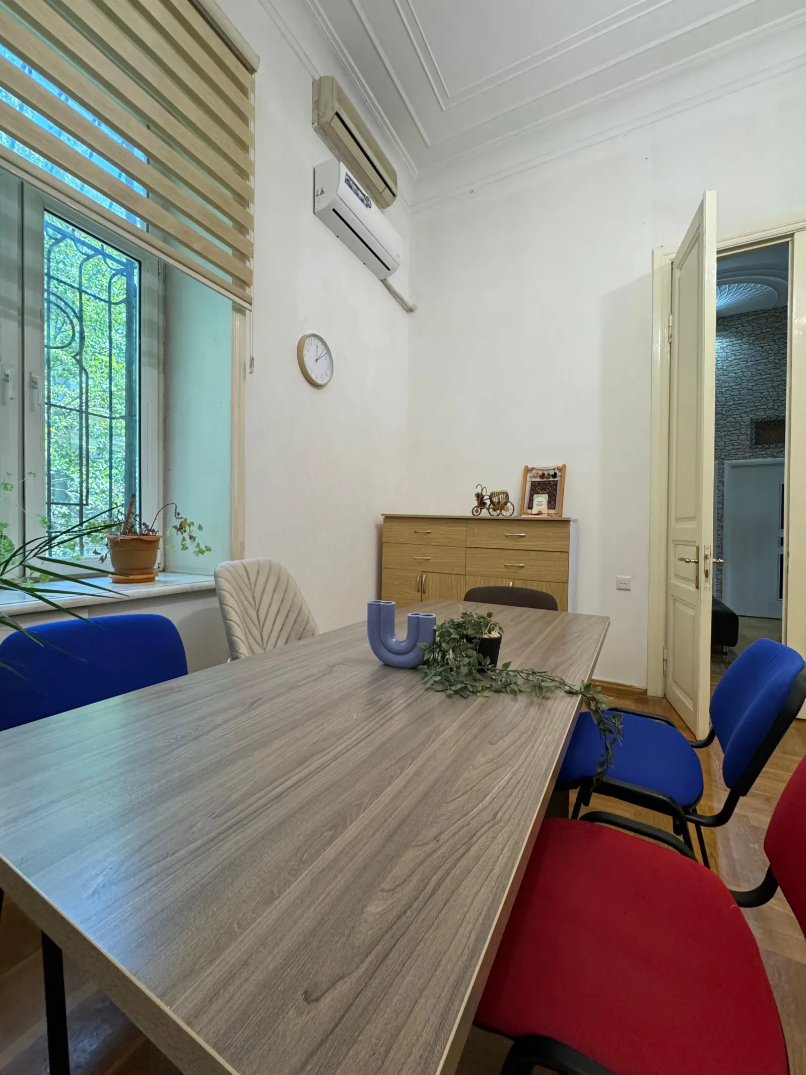 Böyük divanlı kabinet — Psy Booking, Bakı